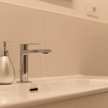 בית הארחה Terranova House *